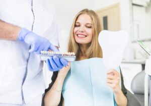 Como-Escolher-a-Tonalidade-Ideal-das -lentesd-e-Contato-Dental-capa