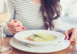 O Que Comer Após Fazer um Implante Dentário 12 Dicas de Alimentos oral-unic